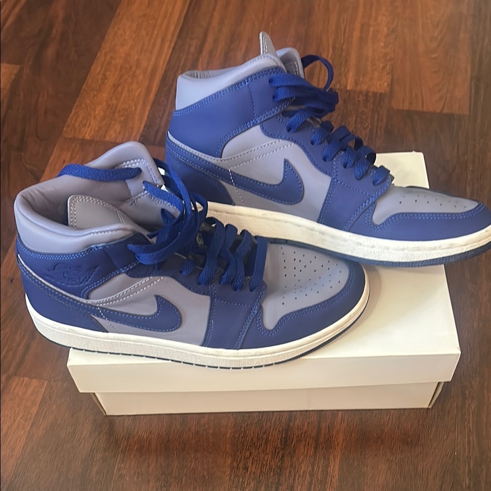 Air Jordan 1 Mid SE - WMNS 8